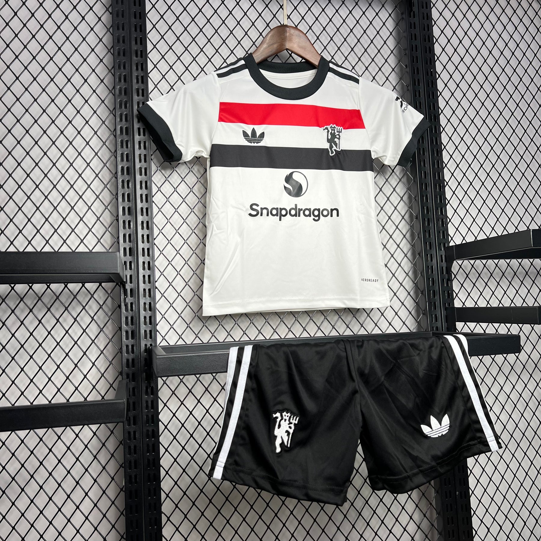 Kit Infantil do Manchester United 2024/25 - Third