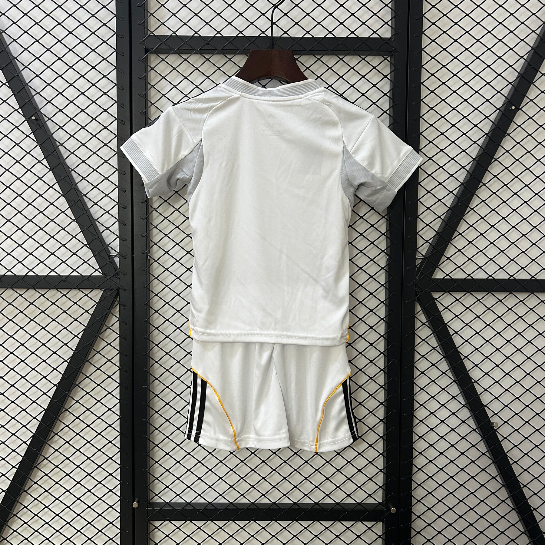 Kit Infantil do Real Madrid 2024/25 Home