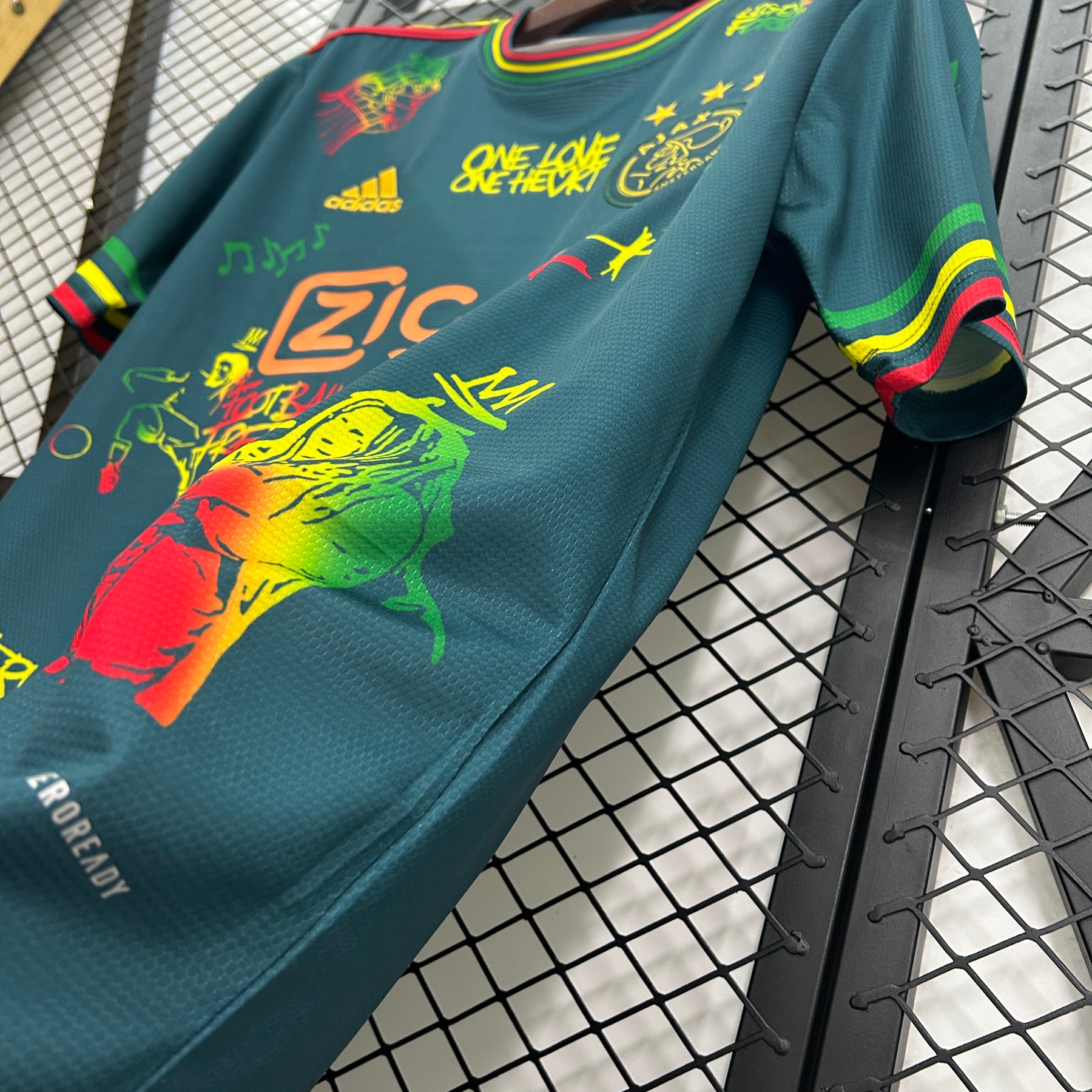 Camisa do Ajax 2025/26 -Bob Marley Edição Especial